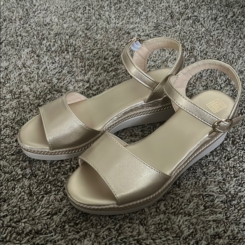 Elegant Gold Women's Sandals